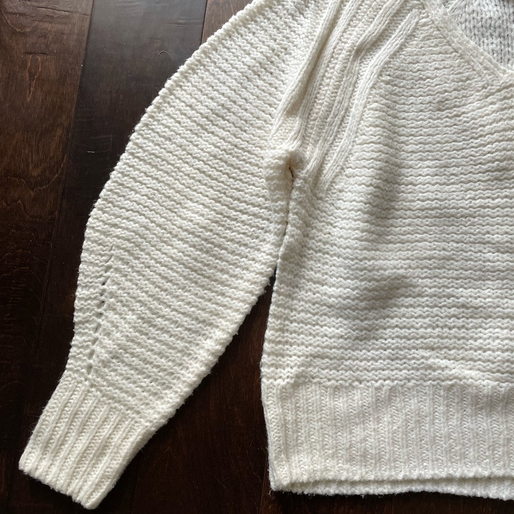 Target Universal Thread Soft V-neck Sweater - Picture 2 of 5